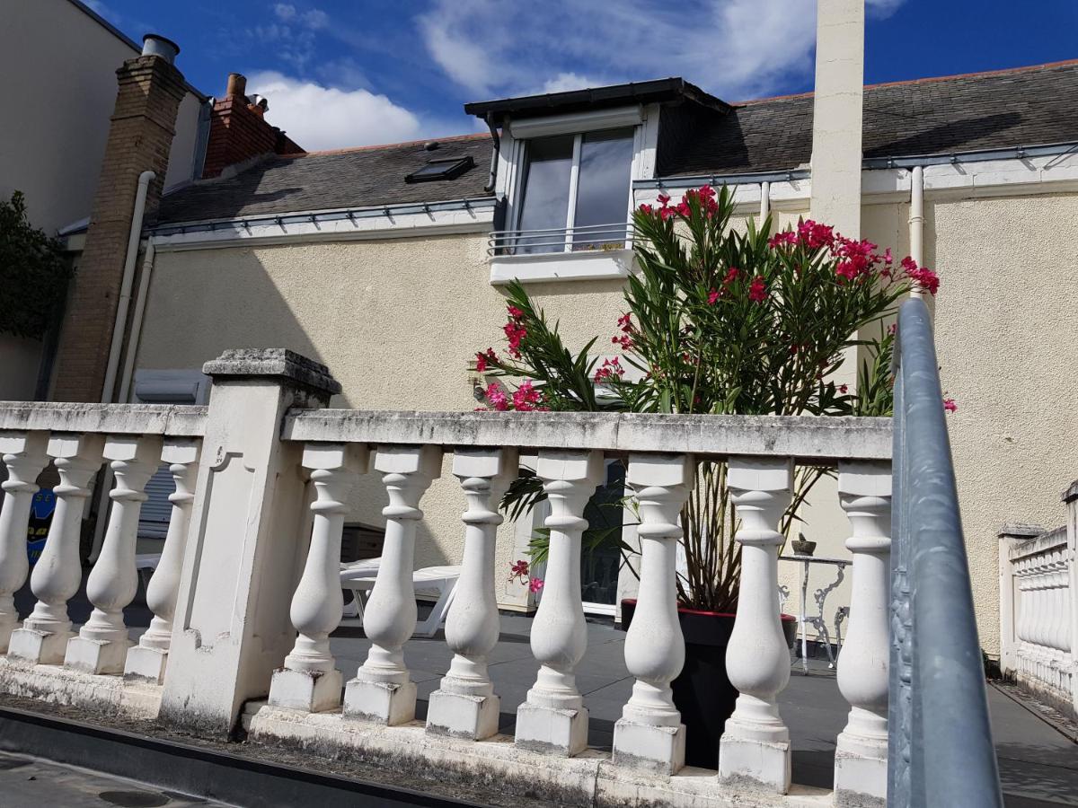 72M² Avec Terrasse Dans Demeure Angevine De 2 Etages Daire Angers Dış mekan fotoğraf